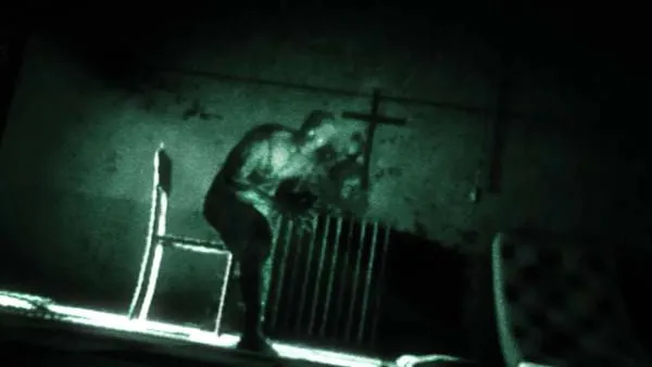 รีวิวเกม Outlast สัมผัสความหลอนเอาชีวิตรอดในโรงพยาบาล